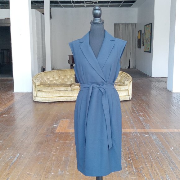 Elegant Navy Sleeveless Wrap Dress - Picture 9 of 12